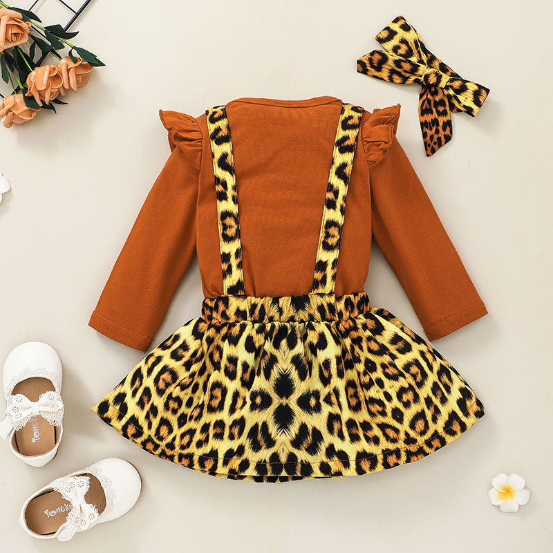 2021 New Type Baby Leopard Print Suspender Skirt Long-sleeve Jumpsuit Two-piece Set Baby Fashion Letter Onesie Suit display picture 3