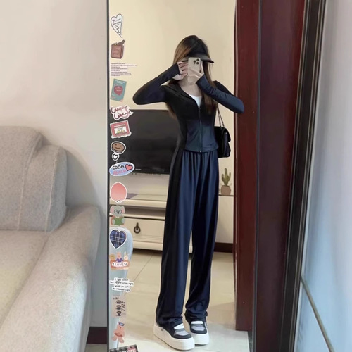 The small man wears a complete set of ice silk sunscreen clothing casual sportswear suit for women's summer slim-fitting two-piece set