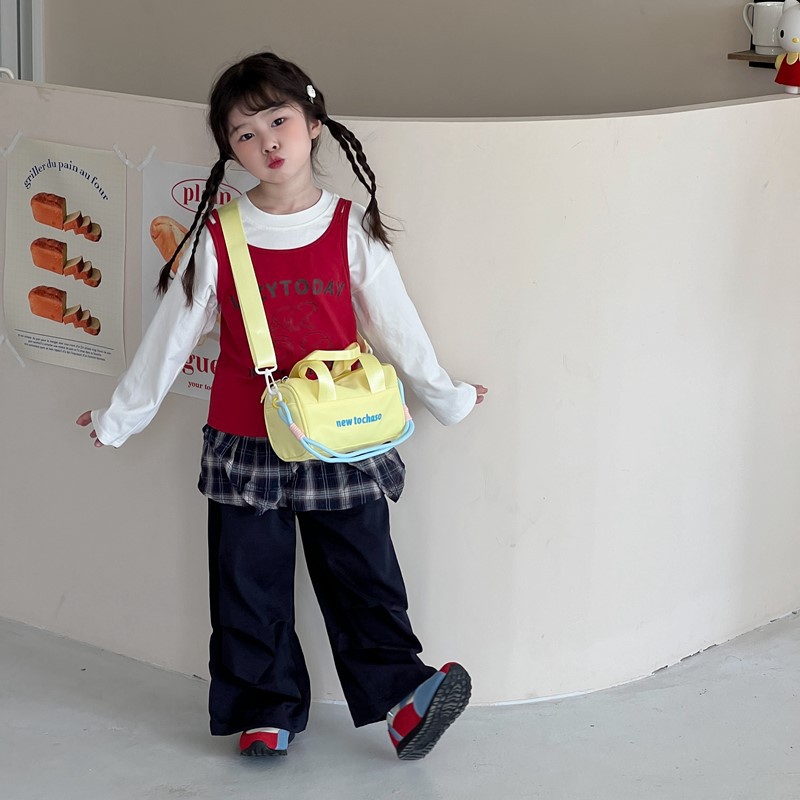 Bolsa de hombro casuales coreana para niños y niñas, letras extranjeras para bebés, bolsas portátiles de balde de agua 2025, nuevas bolsas de comercio exterior para niños
