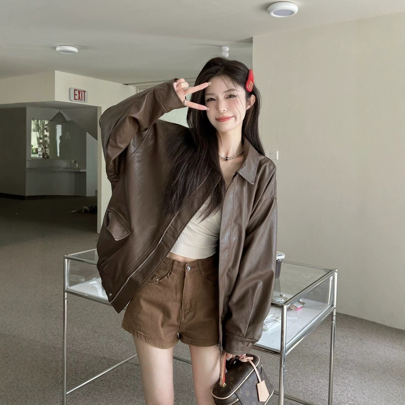 Vintage American-style brown leather jacket for women, autumn black sweet and cool biker PU leather loose long-sleeve top