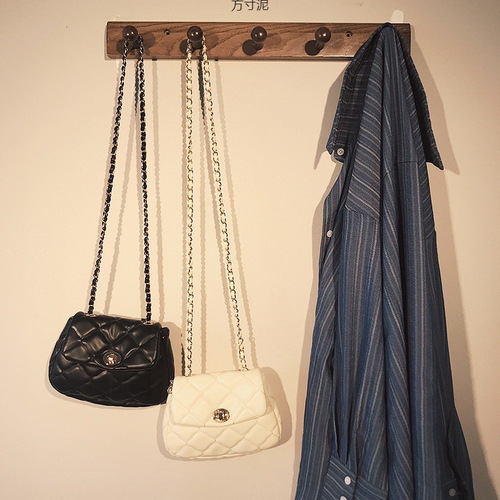 Chic, diamond-quilted mini chain bag for women—lightweight, trendy, and effortlessly versatile. One-piece cloud-inspired design.