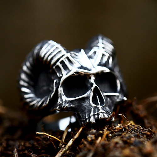 beier new retro stainless steel horn skull ring European and American punk style titanium steel men's ring jewelry
