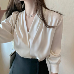 2025春秋v领白色衬衣女长袖法式设计感小众复上衣职业缎面上衣