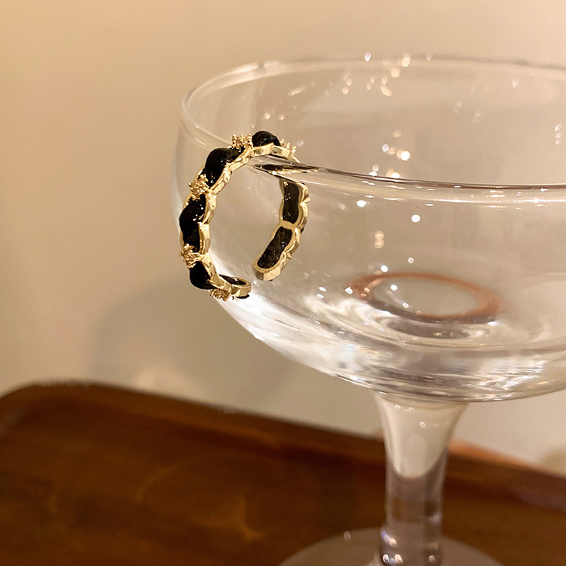 レトロな円形の緑松石の開口指輪の宮廷風の大衆の設計のファッション的な指輪の軽い贅沢な高級感の食指の指輪