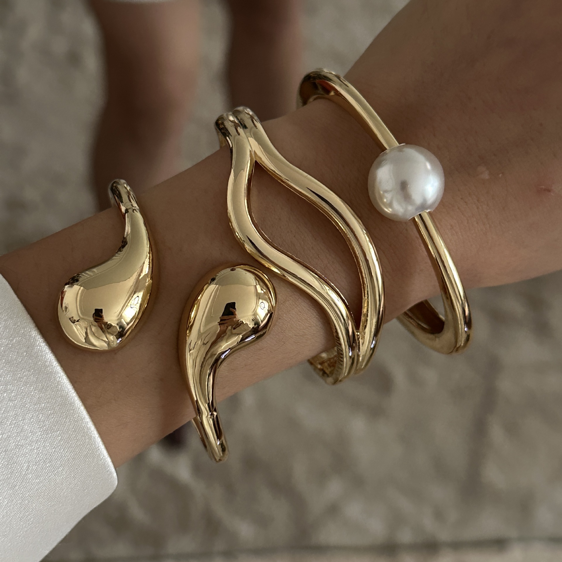 47g Weight Bangle Classification Alloy Chain Material 1 Piece Quantity Daily, Date Occasion Alloy Material Geometric Pattern Women's Gender Plating Design Simple Style, Classic Style Style Simple Style Classic Style Geometric Alloy Bangles Wholesale 10