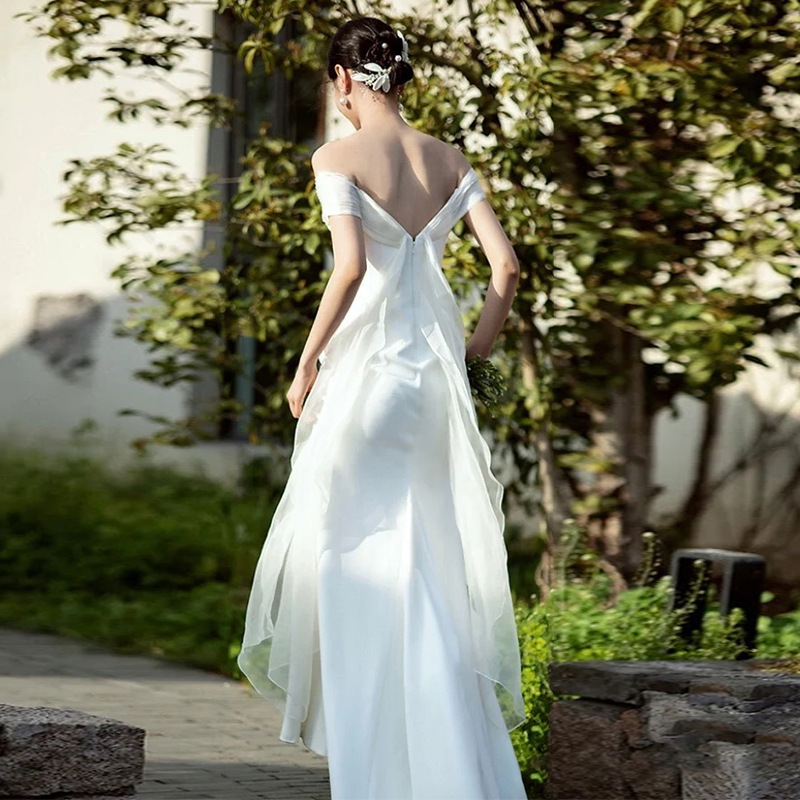 Fishtail luz vestido de novia Super Hada Mori al aire libre boda novia bienvenida puerta hilo simple satén fuera del hombro vestido de noche