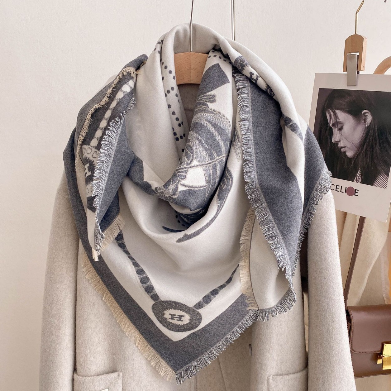 Corea del Sur H Horse imita bufandas de cashmere de alta calidad bufandas cálidas para mujeres otoño y invierno nuevo tipo de capa gruesa