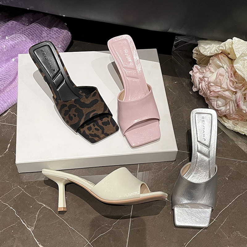 Dép sandal nữ quai ngang mũi vuông hở ngón gót 7 cm — Màu bạc, Màu da báo, Màu hồng, Màu trắng be