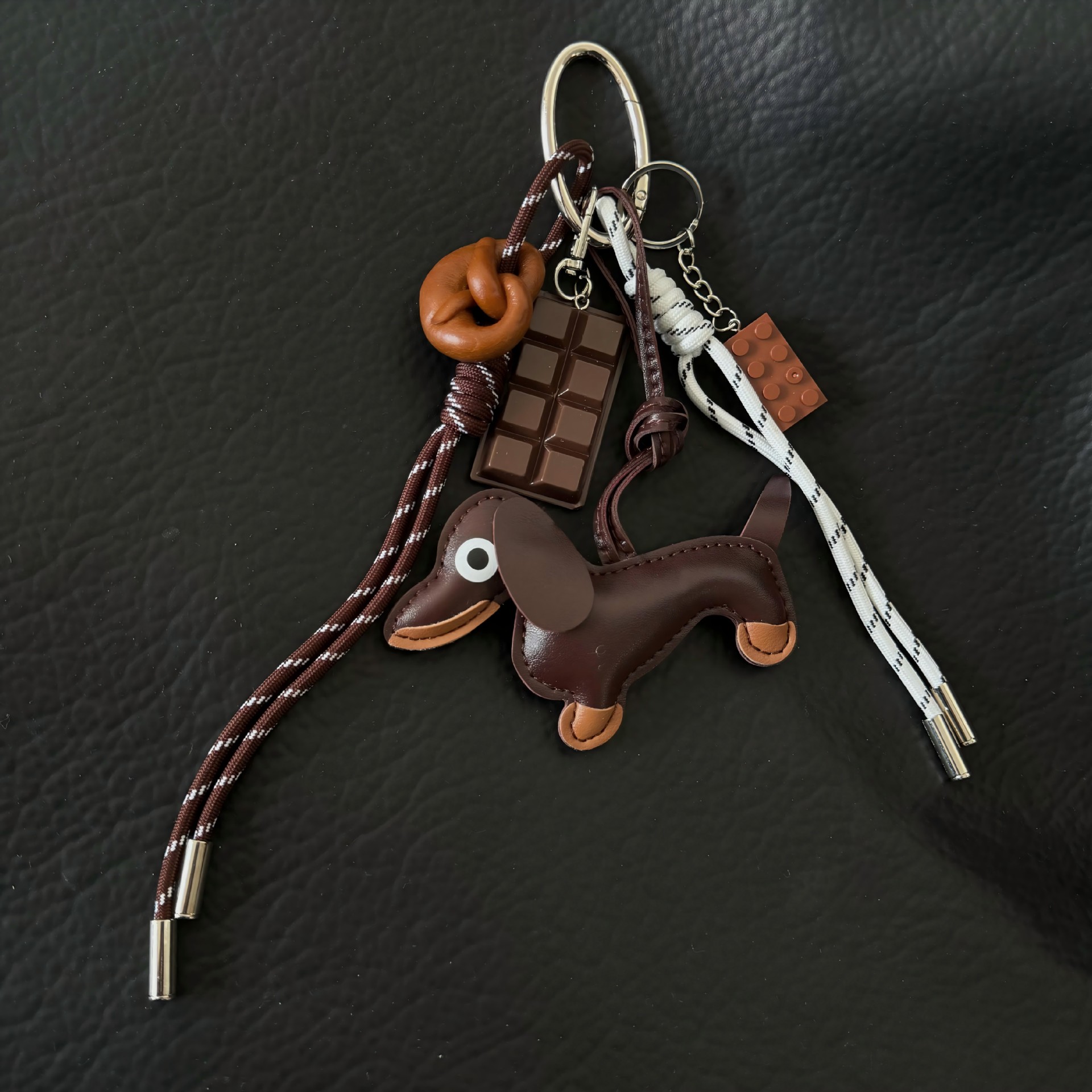 Dachshund chocolate alkaline water knot brown and white rope (oval buckle)