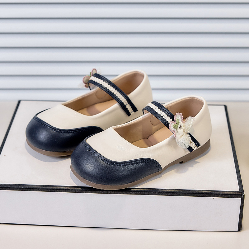 Zapatos de cuero de niñas 2026 primavera y otoño zapatos de princesa de niños dulces zapatos de cuero ligeros con suela suave zapatos de un solo niño zapatos cuadrados image 3