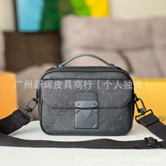 新しいメンズバッグエンボス加工タリオン牛革 S ロックメッセンジャーバッグクロスボディハンドバッグドロップシッピング M58489