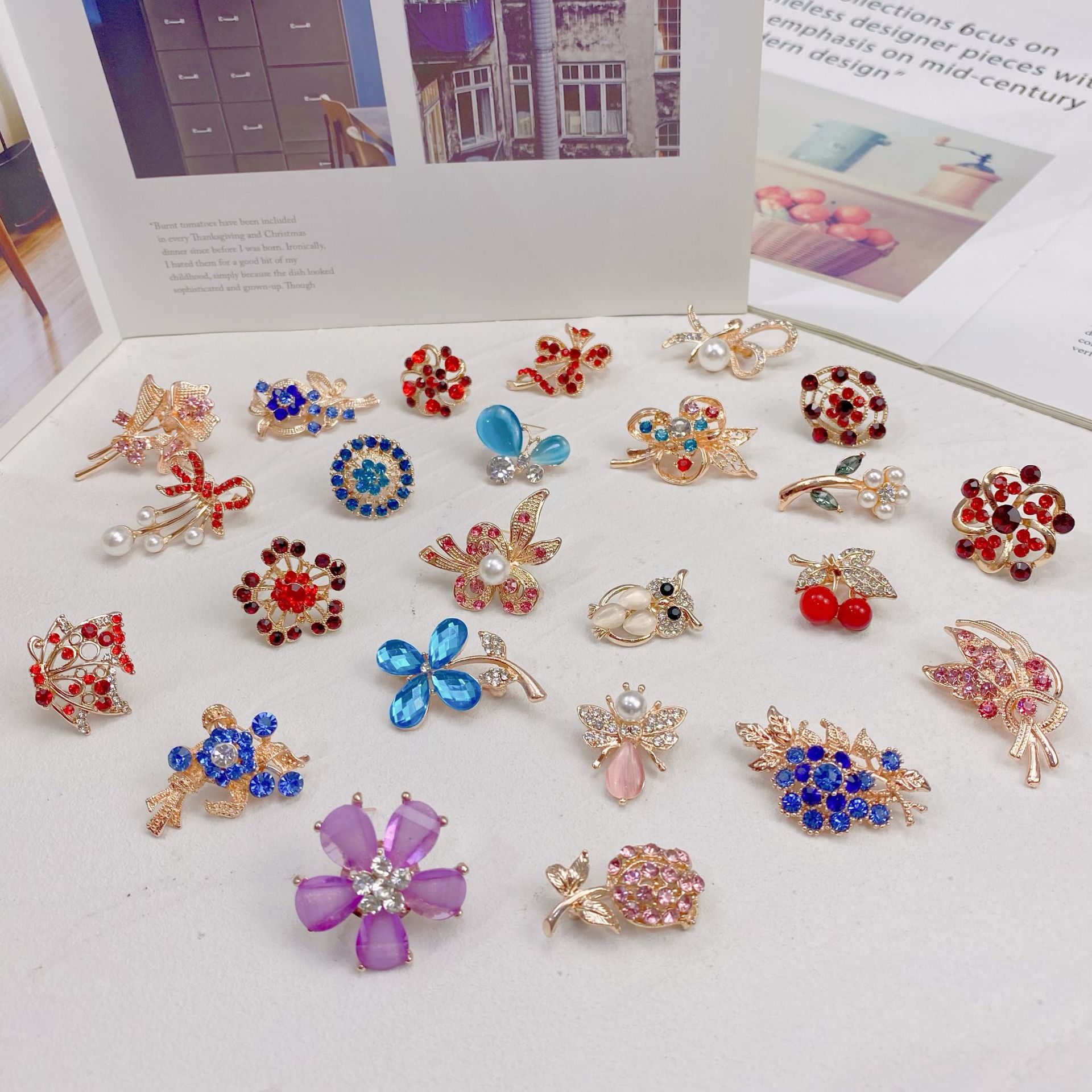 Glam Geometric Alloy Inlay Artificial Pearls Rhinestones Women's Brooches display picture 1
