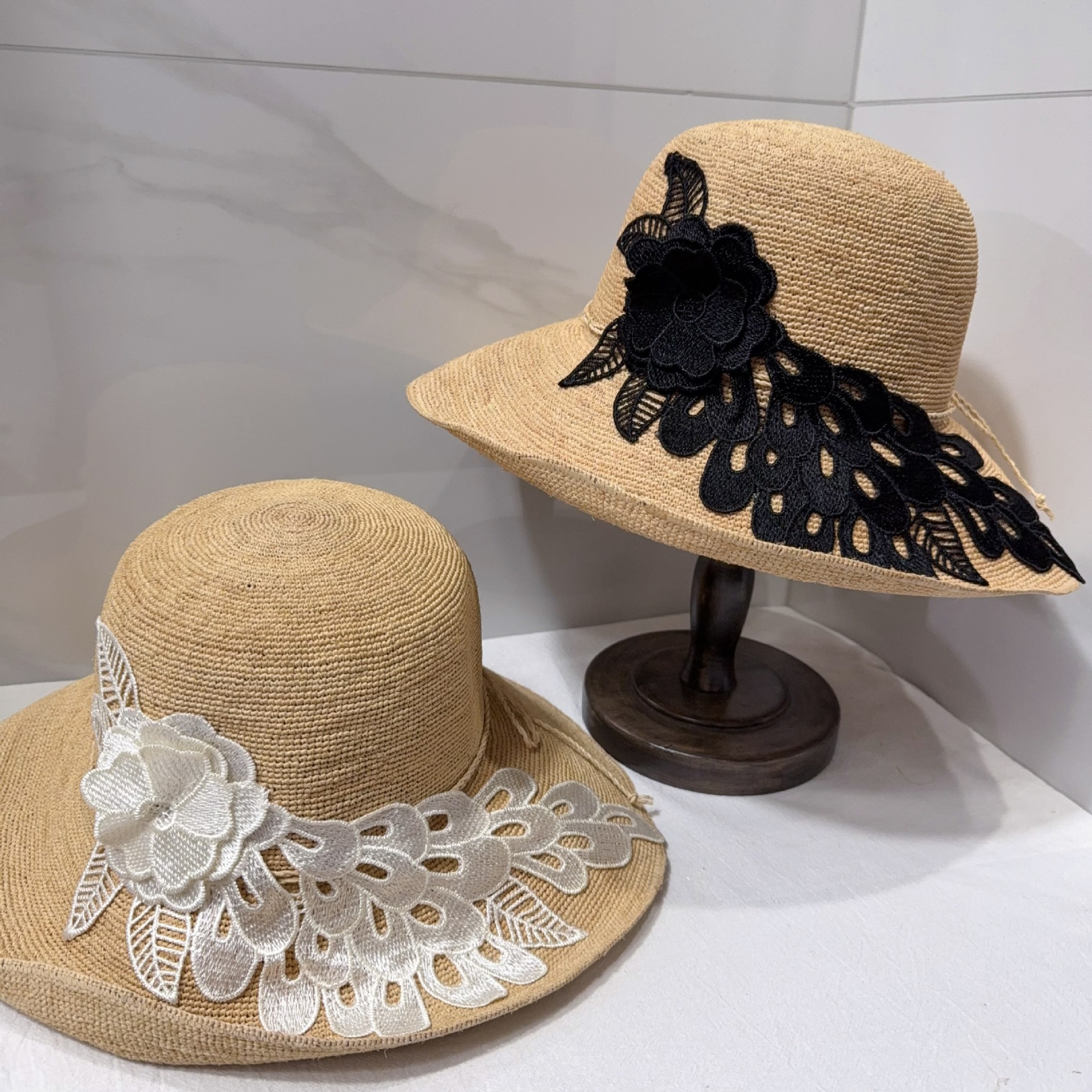 Dames strohoed van raffia in elegante hepburn stijl zomer_voghion.com