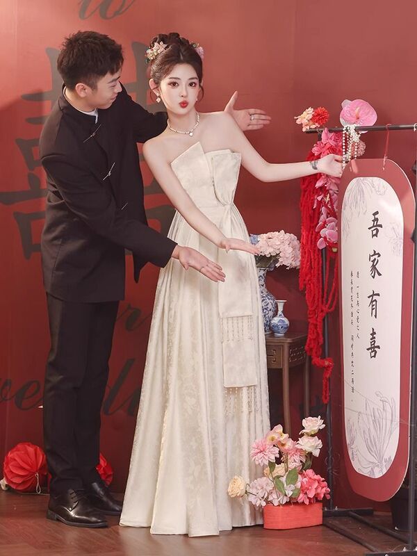 中国風の乾杯ドレスブライダル宴会ドレス 2025 新しいスタイルのドレッシングガウン女性の結婚式の婚約ドレスホームカミング|undefined