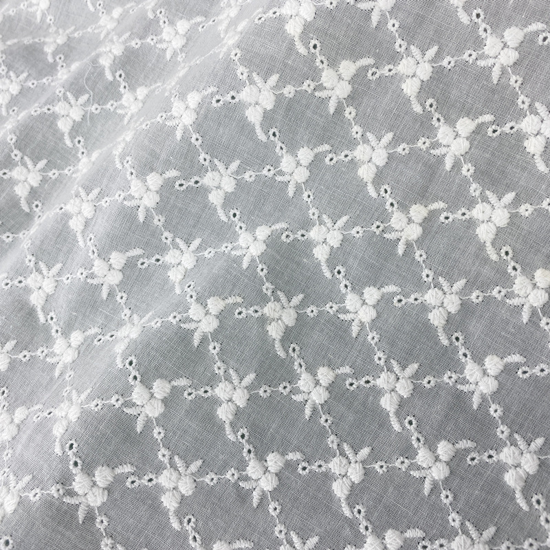 米白色小雏菊床品窗帘夏装辅料桌布满幅棉布刺绣布料幅宽1.35米