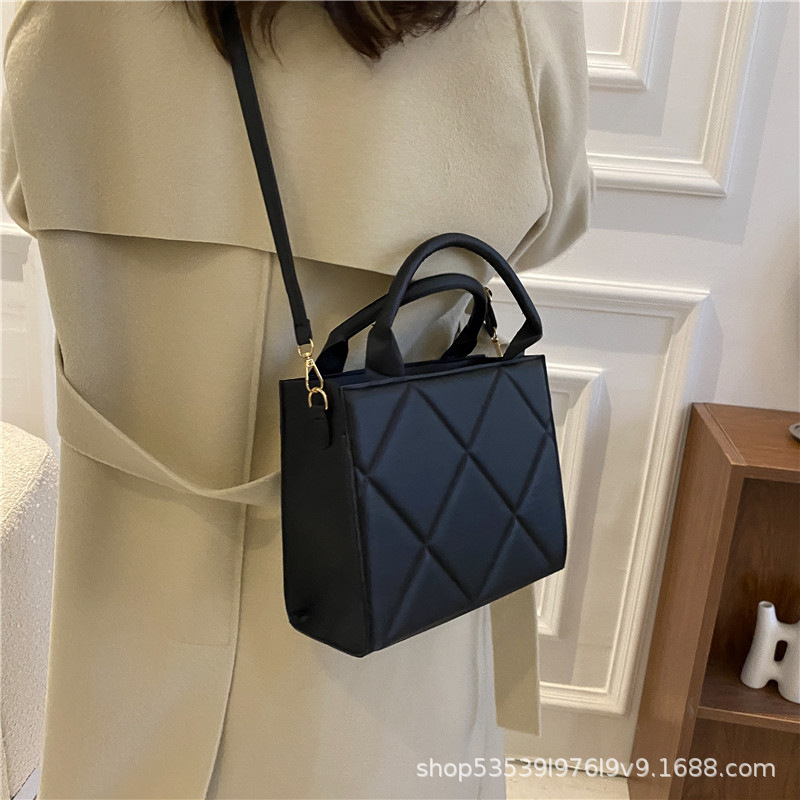 Diamond-Patterned Single-Shoulder Crossbody Bag for Women, Black Handbag, Xl/Extra-Large Bag, Versatile Large-Capacity Tote Bag, Fashionable