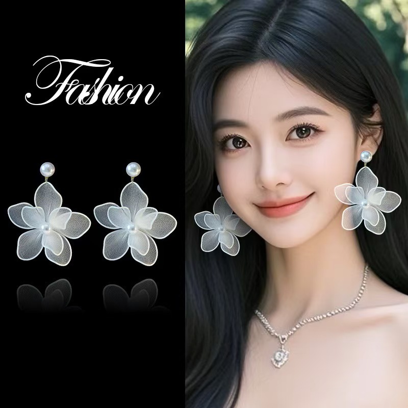 European and American cross-border fabric silk mesh three-dimensional floral earrings, super fairy-like, sweet and elegant, versatile pearl flower stud earrings