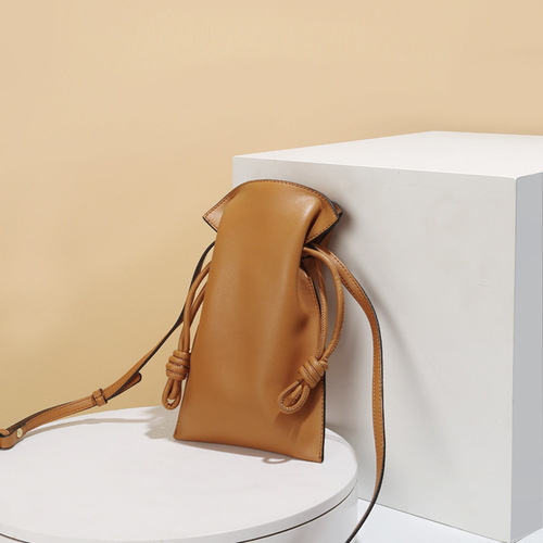 手机包女斜跨小包韩版新款夏季简约高颜值福袋包迷你便携真皮女包