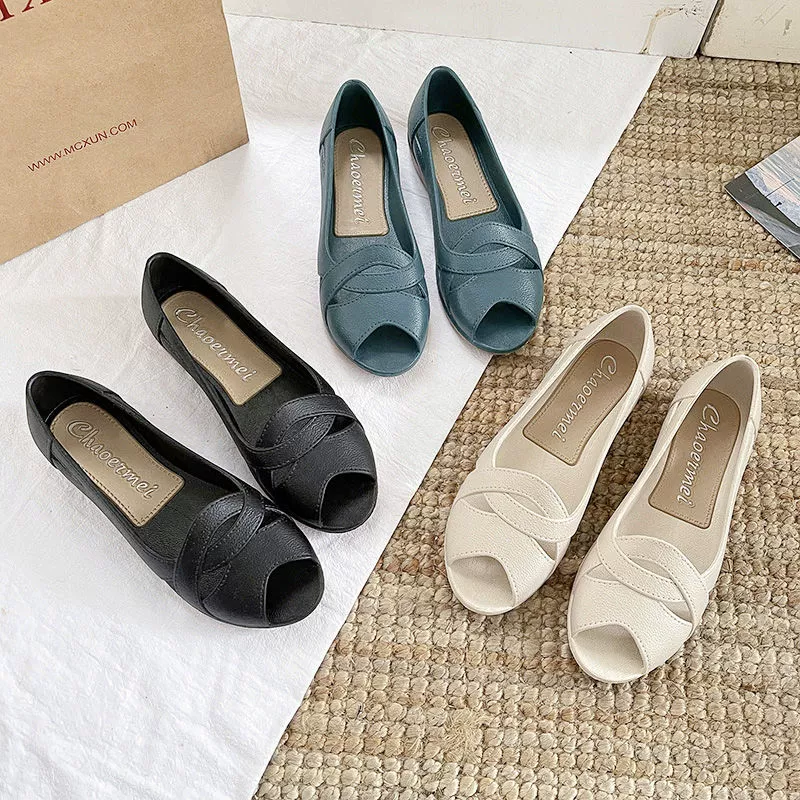 Летние женские сандалии 2024 года, слипоны для женщин среднего и пожилого возраста, туфли с открытым носком, плоские туфли с мягкой нескользящей подошвой, обувь для мам