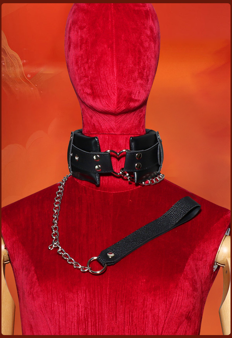 SM Collar with Traction Chain and Bell in Black PU Leather for Adult Role Play — detail image 22