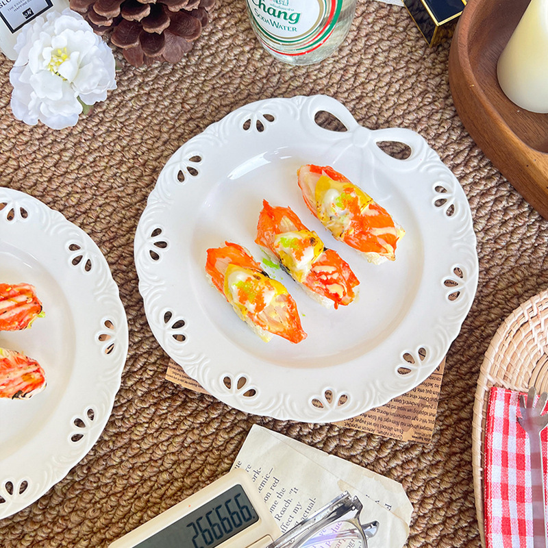 French Vintage Lace White Ceramic Plate Exquisite Relief Hollow Dinner Plate Tableware French Restaurant Household Dish Plate