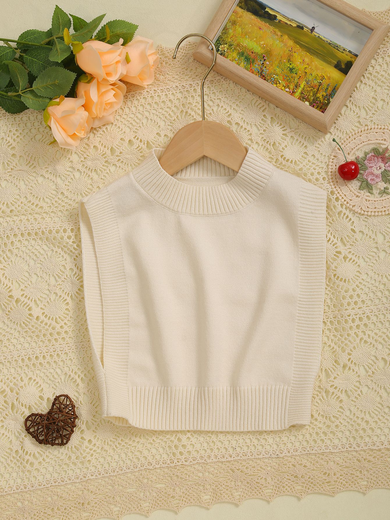 cute knitted vest with a round collar sleevless