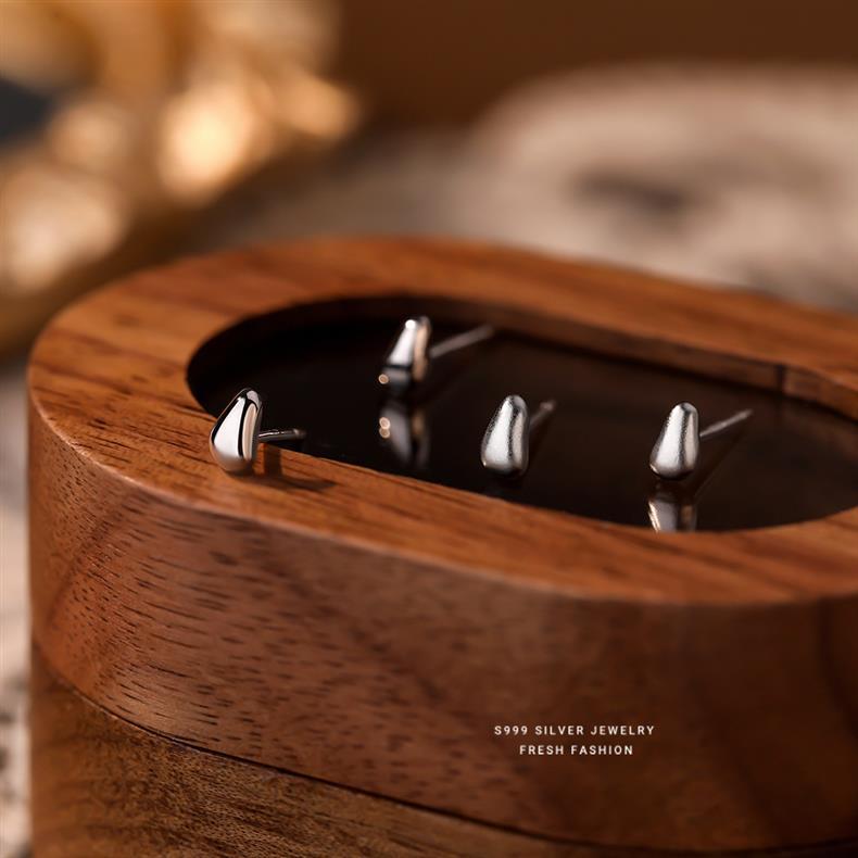 Minimalistiska örhängen i sterlingsilver droppformade guld_voghion.com
