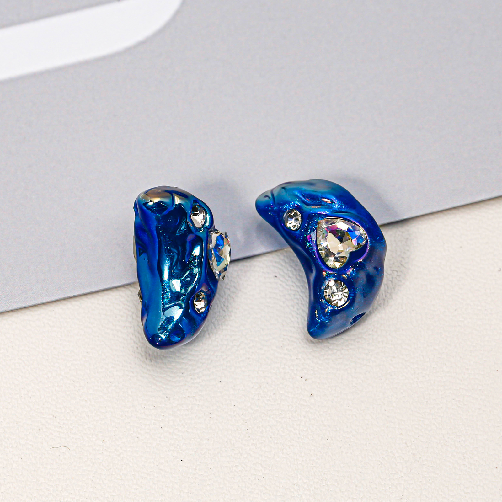 Haijia hielo belleza agujero recto diamante Luna ZIRCON cristal DIY teléfono móvil cadena joyería colgante Accesorios al por mayor