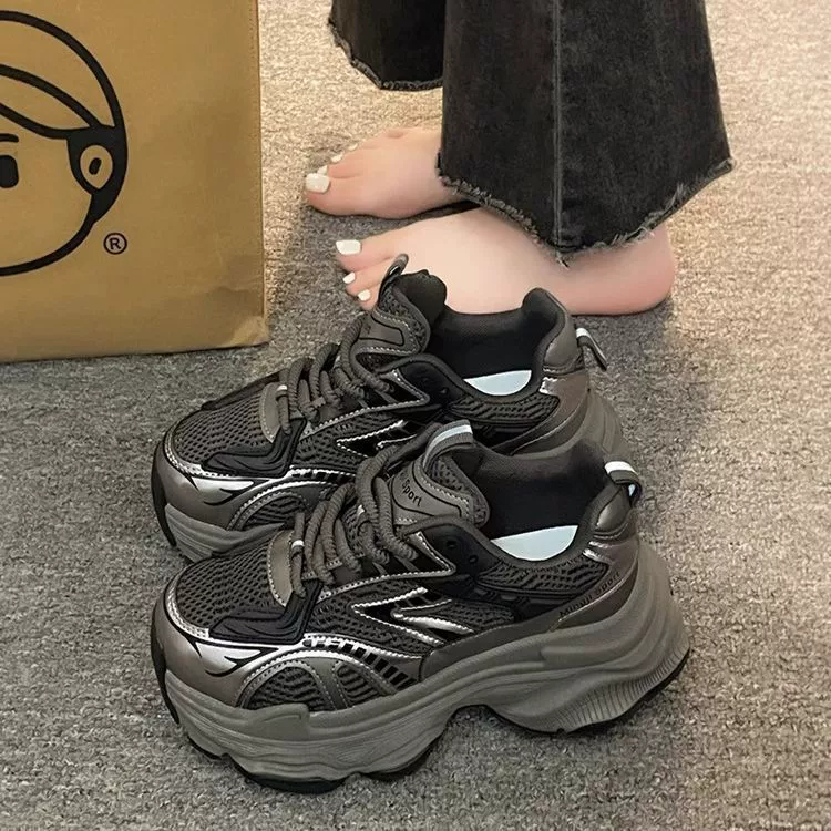 Допамин ретро легкое увеличение толстой подошвы кроссовки женский 2025 весна новая мягкая подошва ноги маленькие повседневные ботинки папы