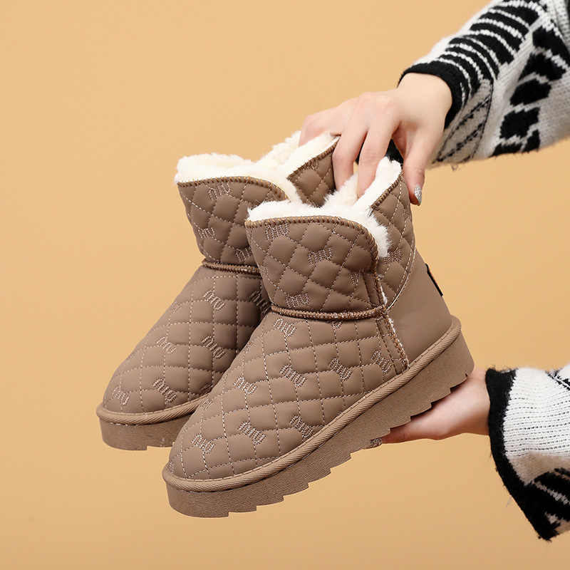 Invierno nuevo tipo de botas de nieve de terciopelo, botas de nieve cálidas, moda y cómodas al aire libre, zapatos de algodón suaves antideslizantes del noreste