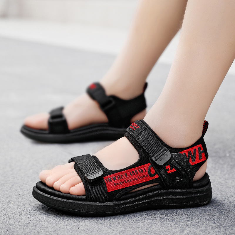 1901 niños de tamaño mediano y grande estilo coreano de suela suave zapatos deportivos de playa sandalias para niños 2024 nuevo niño de verano