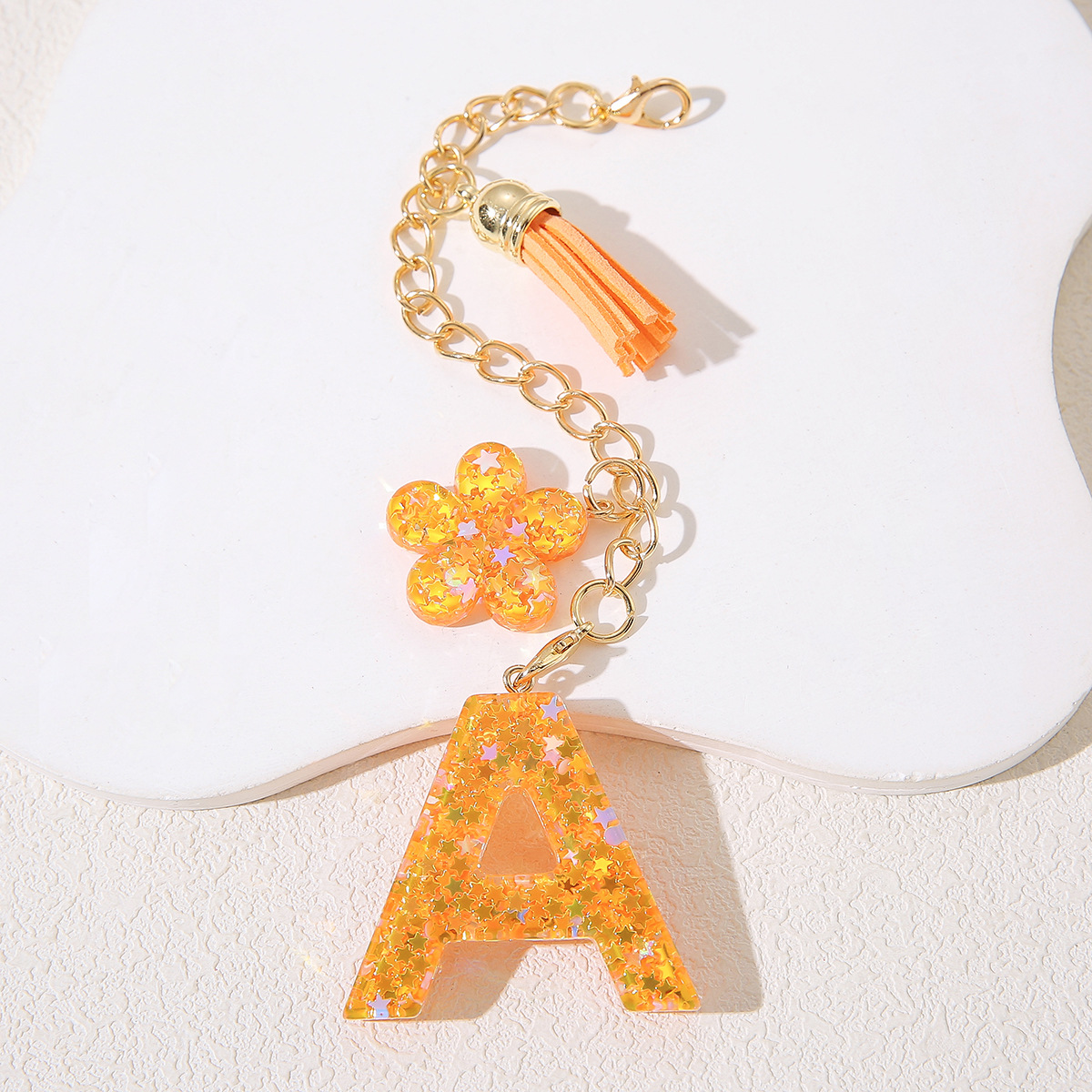 Transfronterizo 26 letras de resina de tazas Stanley cadena de llaveras letras naranjas cadena adorable joyas colgantes