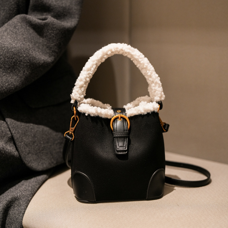 가을과 겨울 새로운 어깨 크로스 바디 작은 가방 캐주얼 버킷 가방 모든 경기 MAILLARD 스웨이드 빈티지 패션 핸드백