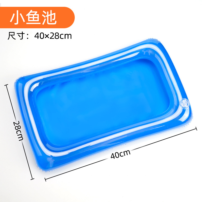 1 небольшой квадратный бассейн на одном этаже