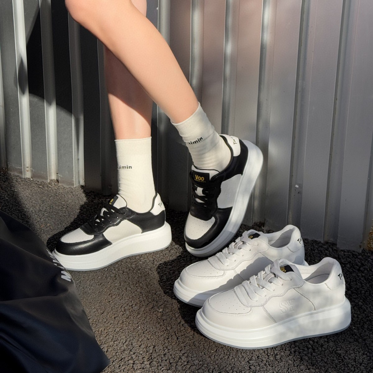 Giày sneaker nữ đế dày chunky trắng thoáng khí mùa hè 2024 — Màu trắng