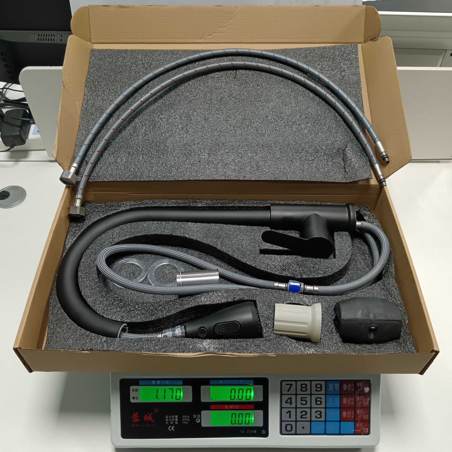 Tire grifo cocina caliente y frío fregadero de acero inoxidable fregadero doble salida de agua retráctil grifo giratorio al por mayor