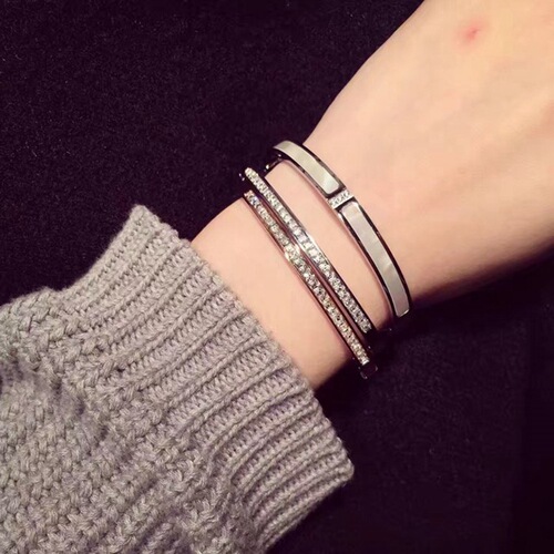 Korean version of white mother-of-pearl shell inlaid with three diamonds, elegant and simple 18K gold bracelet, trendy titanium steel bracelet for women