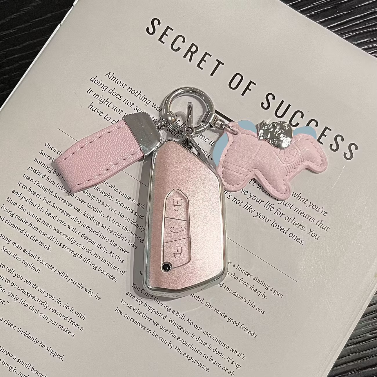 Volkswagen Key Cover for Sagitar, Bora, Tayron 300, Tharu 330, Lavida, New Golf 7, T-Roc, Car Key Case for Women