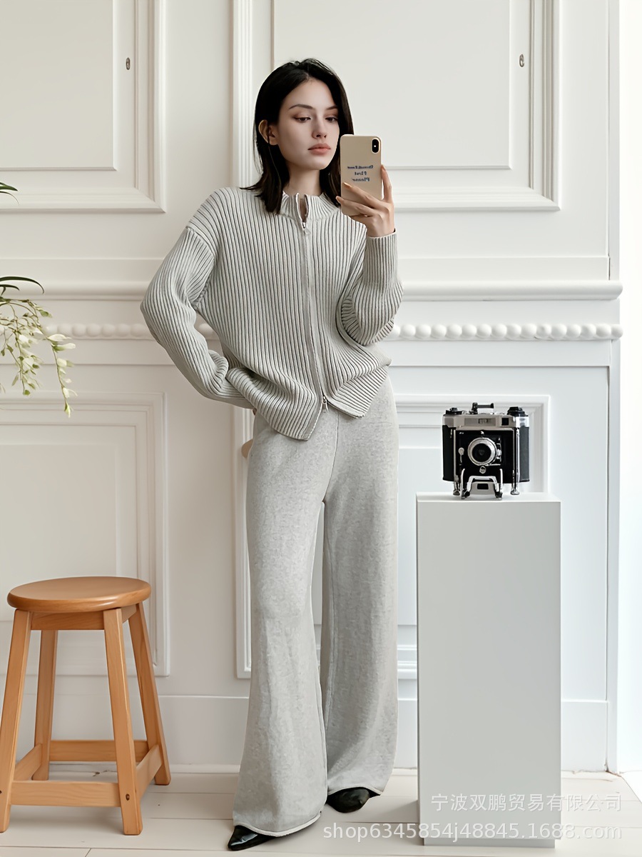 Cardigan with zipper