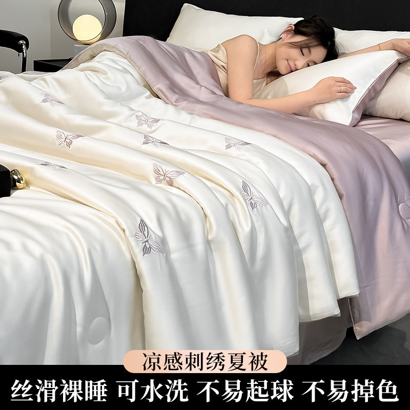Edredón fresco de verano de seda de hielo de cuatro piezas 2025 nuevo estilo sedoso para dormir desnudo, colcha de aire acondicionado se puede lavar a máquina verano