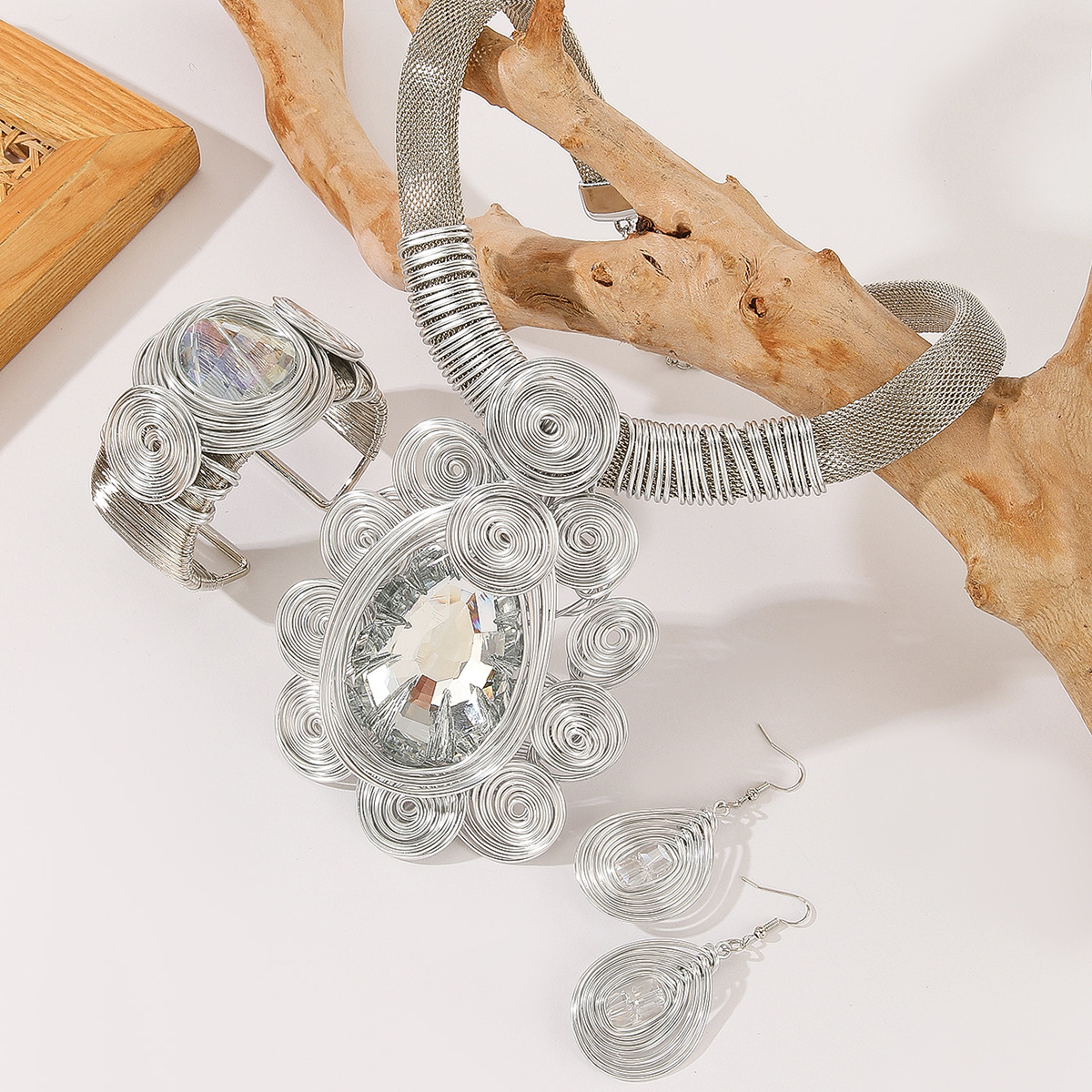Exaggerated Handmade Aluminium Wire Crystal Jewelry Set Necklace_voghion.com