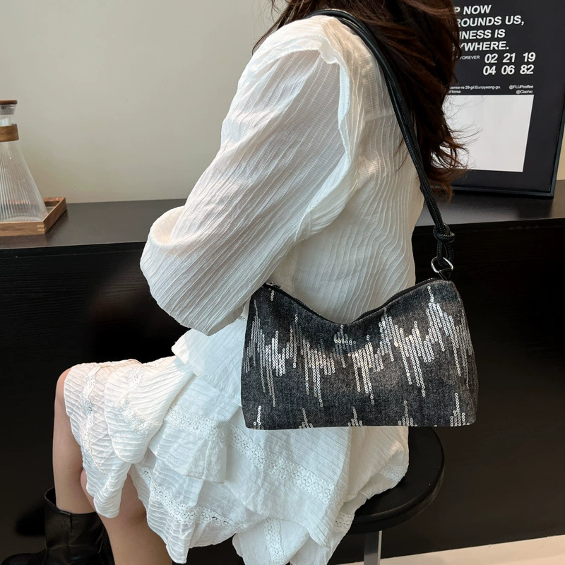 Capacious handheld one-shoulder bag for leisure, purse