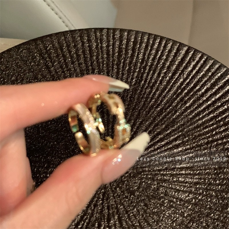 Trendige luxuriöse elegante Staperringe mit großen Buchstaben für Frauen, Nischen-High-Fashion-Ringe