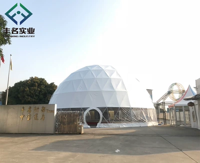 Hemispherical Tent, Çadırlar