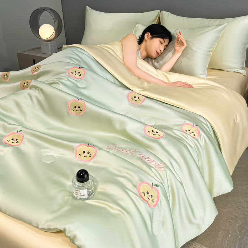 Seda de hielo lavada Edredón de verano Edredón de aire acondicionado Dormitorio individual Edredón fresco de verano Juego de cuatro piezas Edredón de verano lavable a máquina