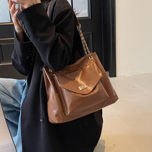 This year's popular silver stray bags for women. 2024 new all-matching one-shoulder underarm bag. Large capacity commuting tote bag.