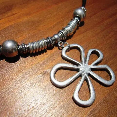 1 Piece Quantity 1 Piece Retro Flower Alloy Handmade Women's Pendant Necklace
