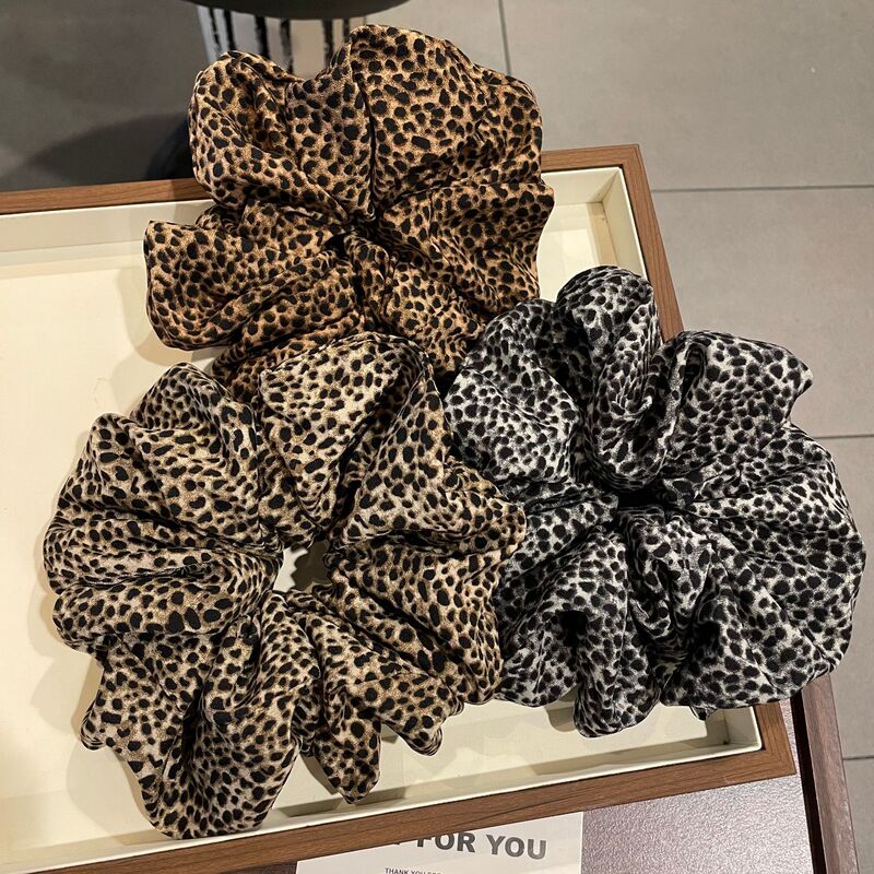 Extra-large stylish leopard print scrunchie, highly elastic and durable, for tying women's hair into a ponytail, boutique hair accessory