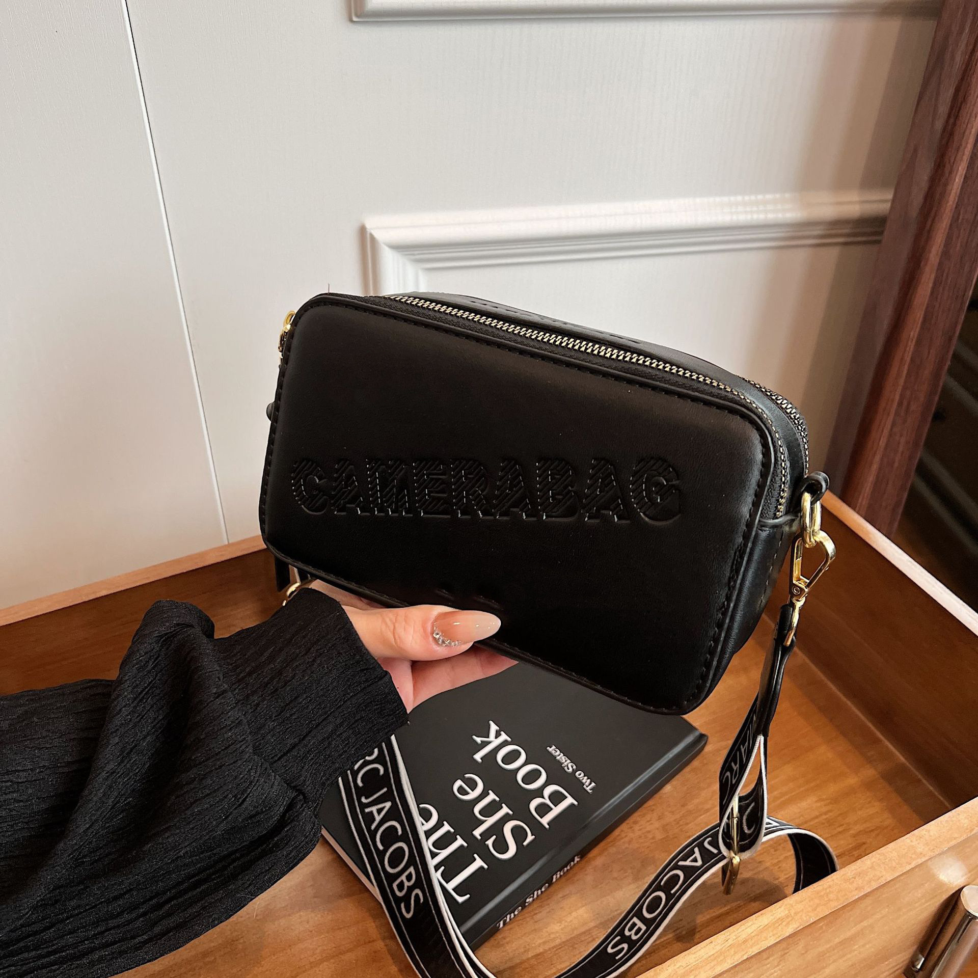 Modelo transfronterizo 2024 primavera nuevo bolso cuadrado pequeño retro europeo y americano moda transfronteriza personalidad color caramelo bolso de cámara