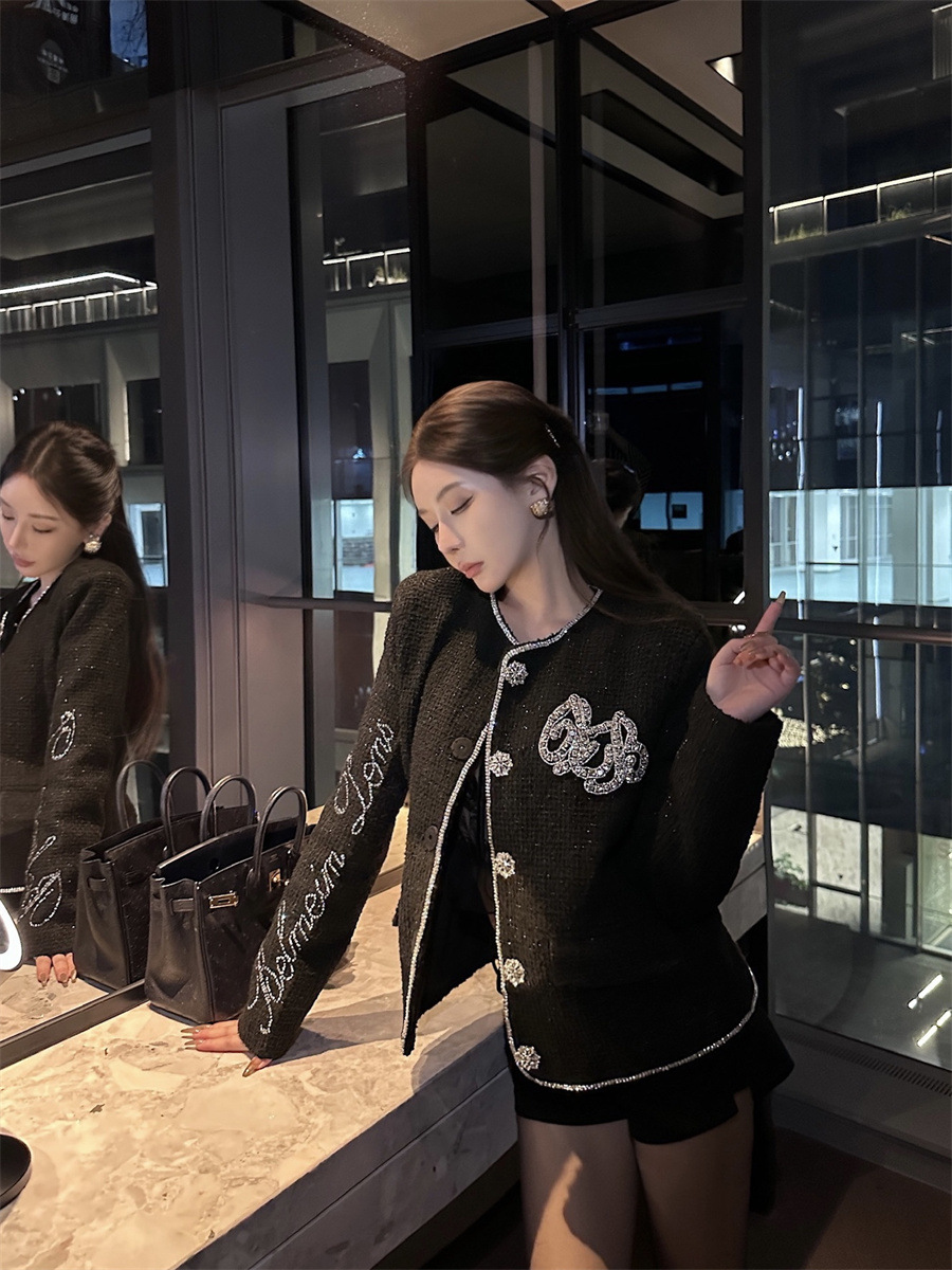 Otoño y invierno nuevo estilo Jin Mingyuan temperamento pequeña fragancia chaqueta de alta calidad clavos de trabajo pesado taladro tween grueso chaqueta corta para mujeres